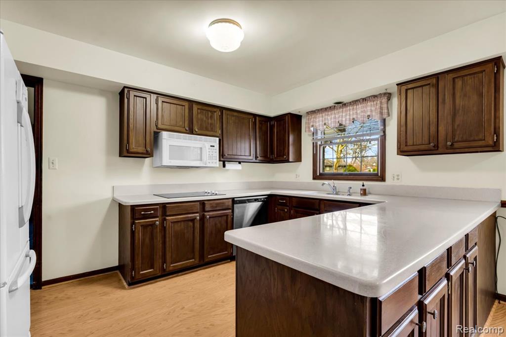 19010 Lacrosse Avenue, Lathrup Village, MI 48076 — Photo 9