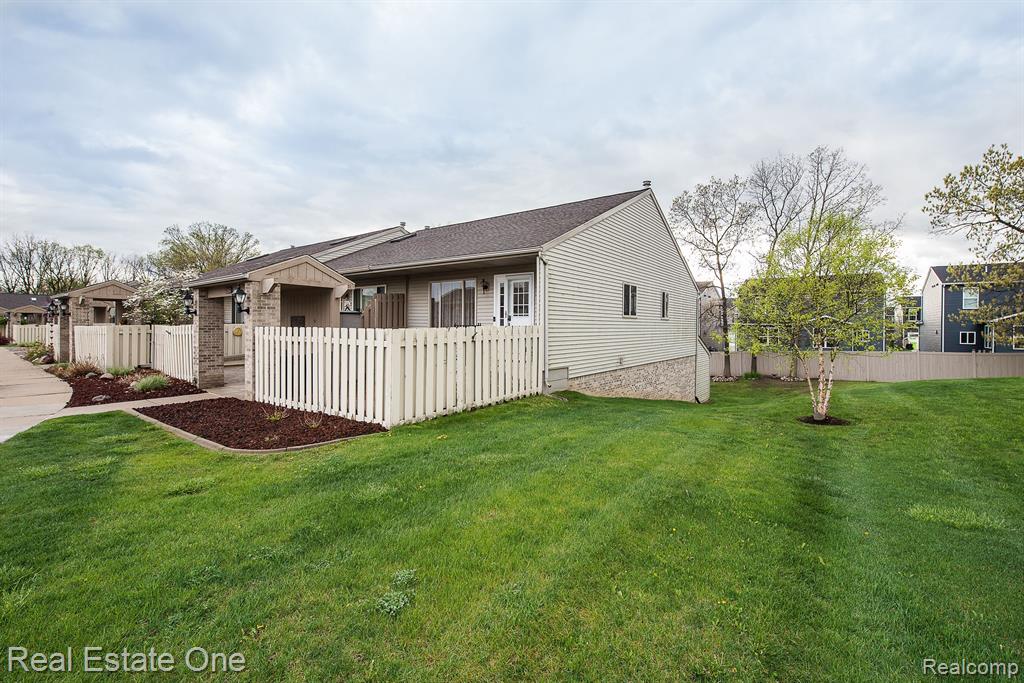 62310 ARLINGTON CIRCLE, 6, South Lyon, MI 48178 — Photo 3