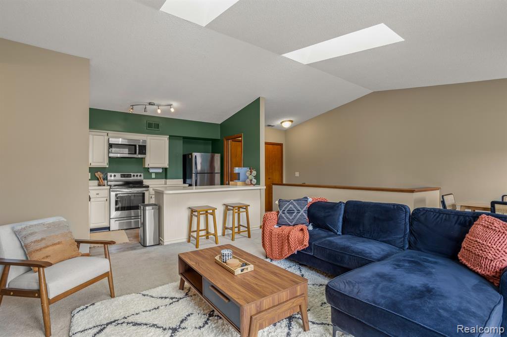 301 PINEWOOD Circle, Plymouth, MI 48170 — Photo 6