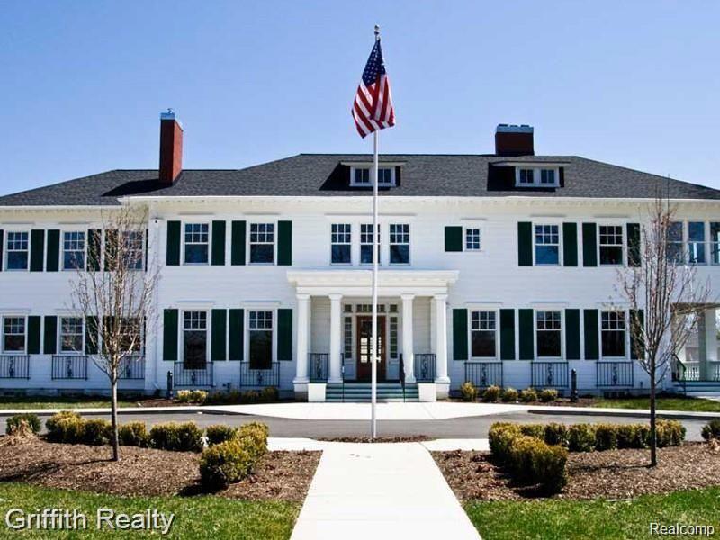 915 N Michigan Avenue, Howell, MI 48843 — front exterior