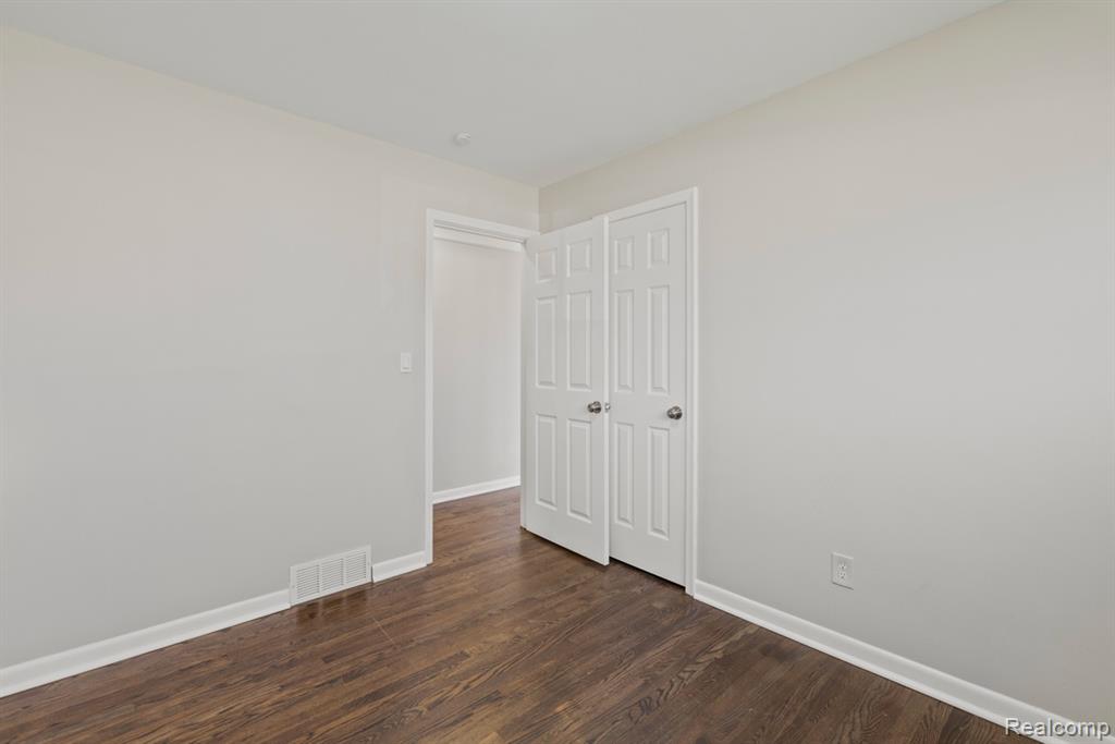 33091 Barton Street, Garden City, MI — Photo 12
