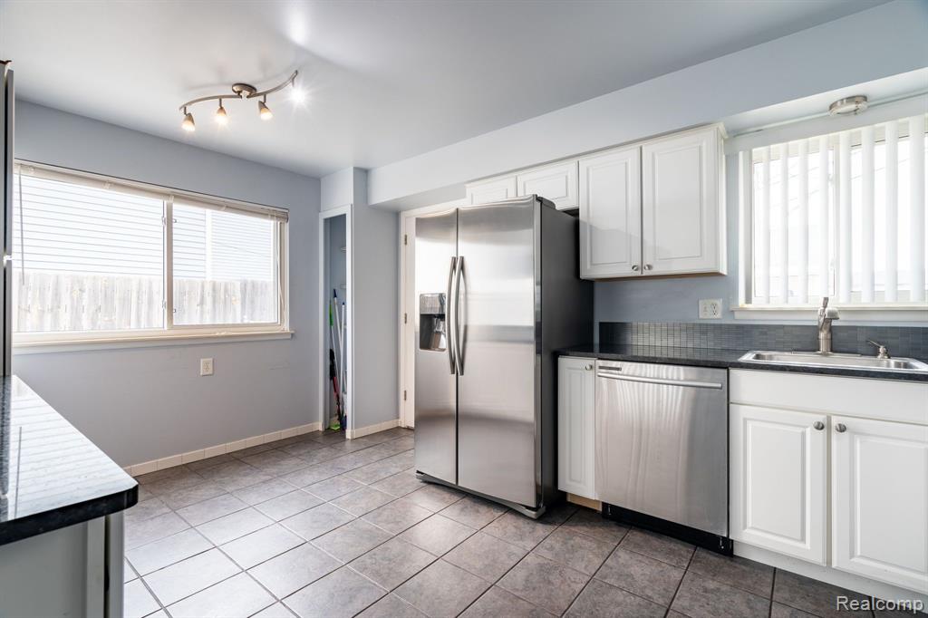 4014 DEVON Road, Royal Oak, MI 48073 — Photo 5