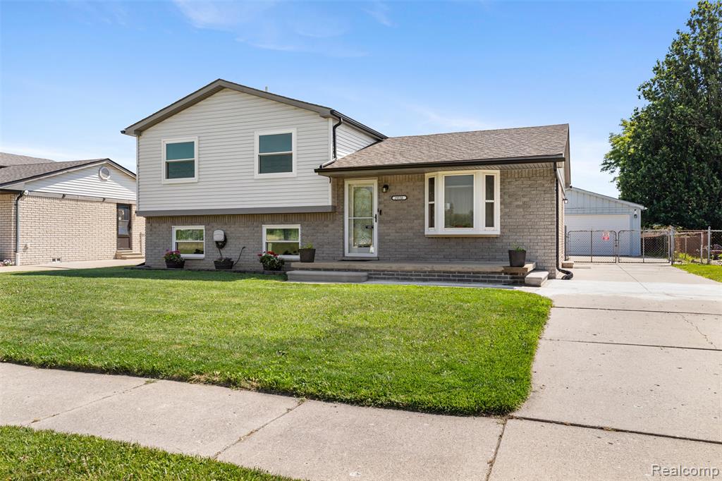 29530 Mitchell Drive, Roseville, MI 48066