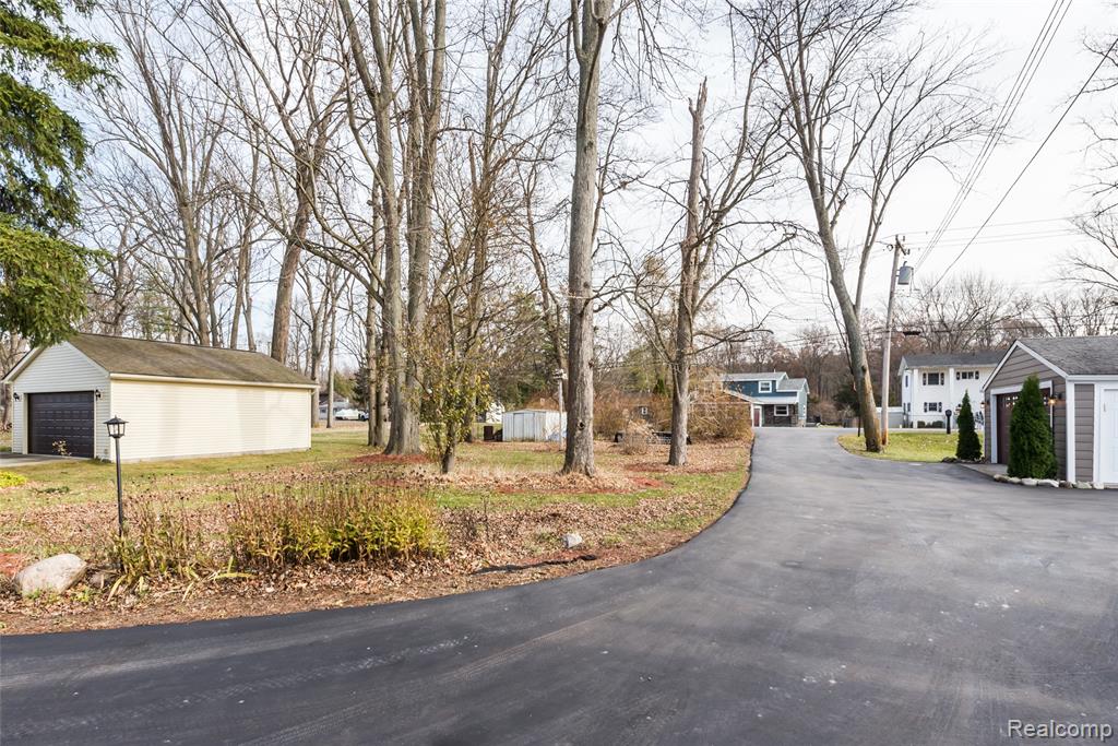 9109 McGregor Road, Pinckney, MI 48169 — Photo 8