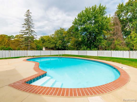 8160 Manchester, Grosse Ile, MI 48138 — Photo 38