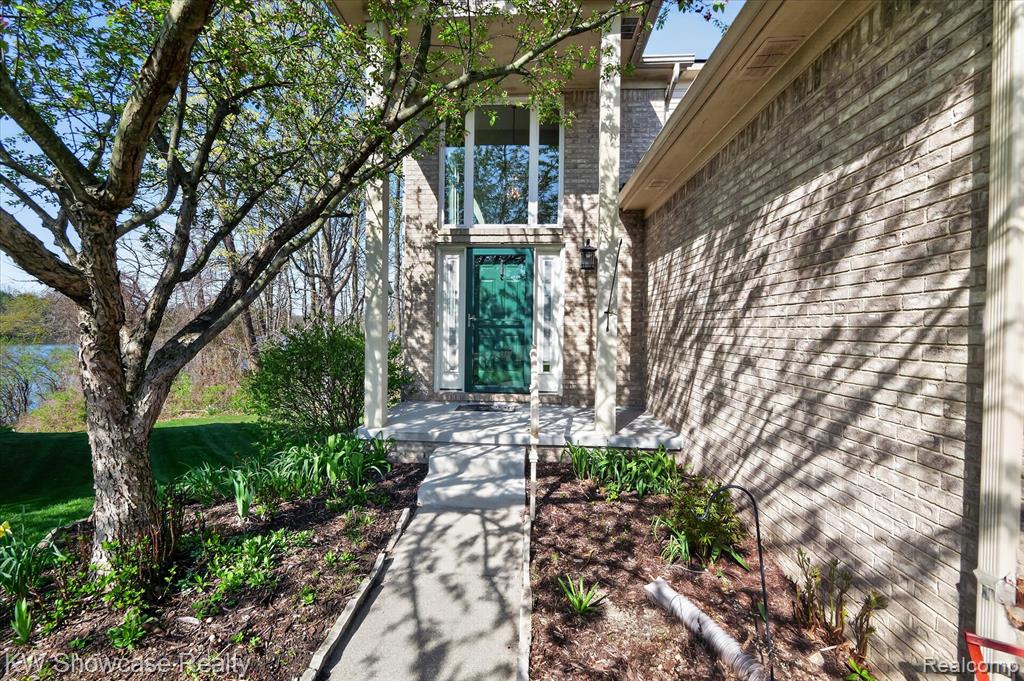 707 Pointe Court, Milford, MI 48381 — Photo 3