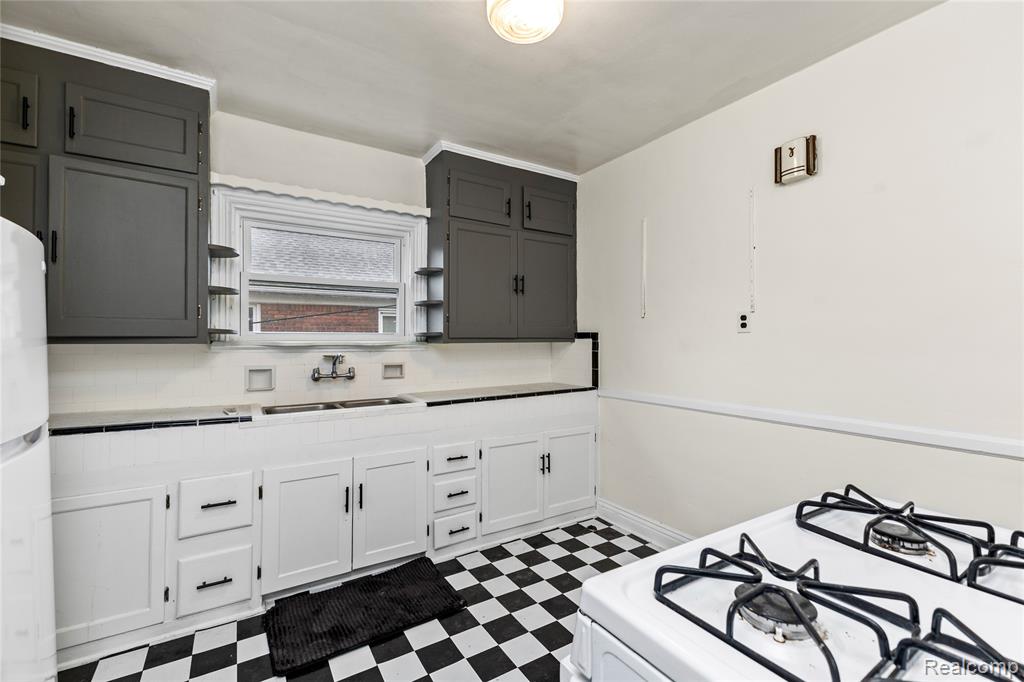 604 Alter Road, Detroit, MI 48215 — Photo 13