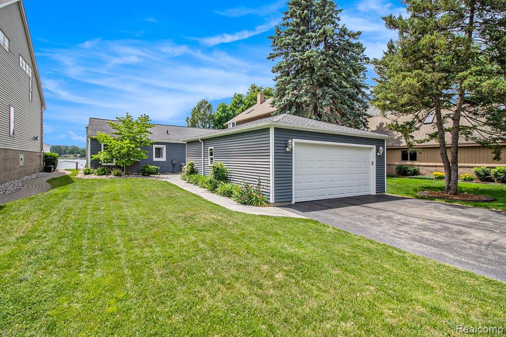 8428 Woodland Shore Drive, Brighton, MI 48114 — Photo 10