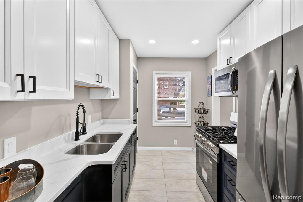 15800 Saint Marys Street, Detroit, MI 48227 — Photo 9