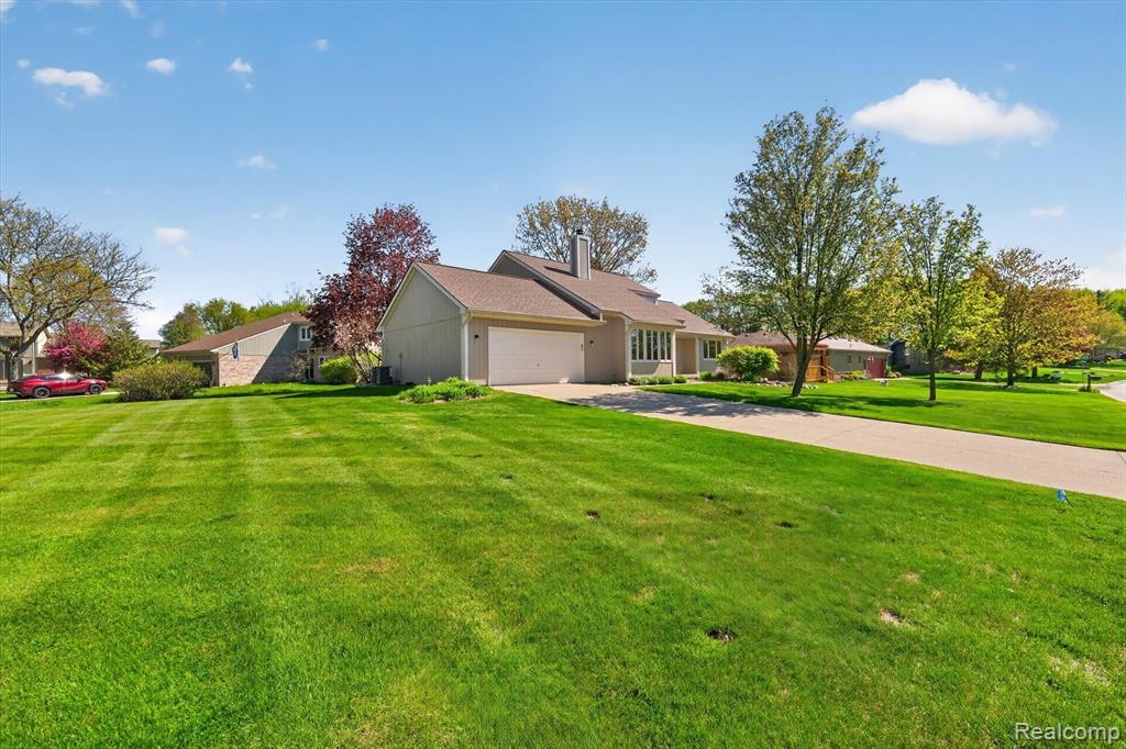 2476 Cedar Key Drive, Lake Orion, MI — Photo 2
