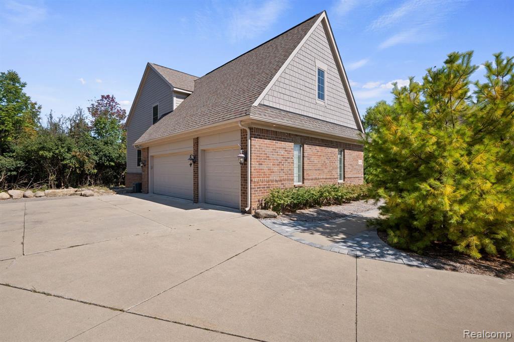 4128 BINGHAMPTON Court, Clarkston, MI 48348 — Photo 5