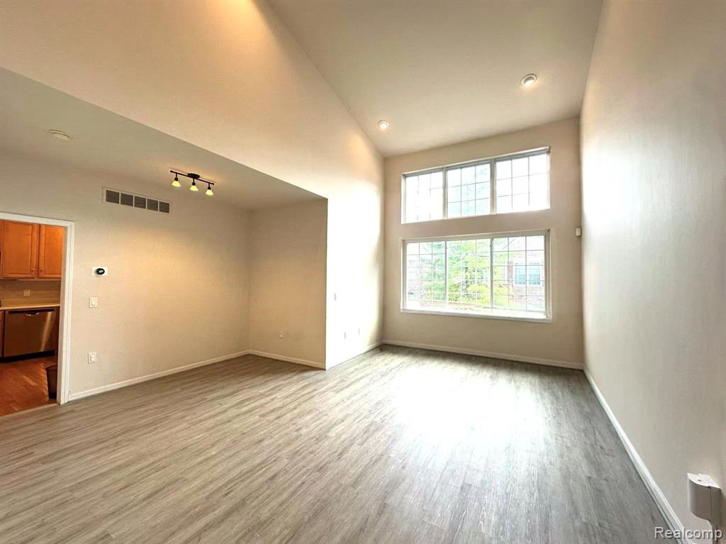 41827 Yeats Drive, Novi, MI — Photo 5