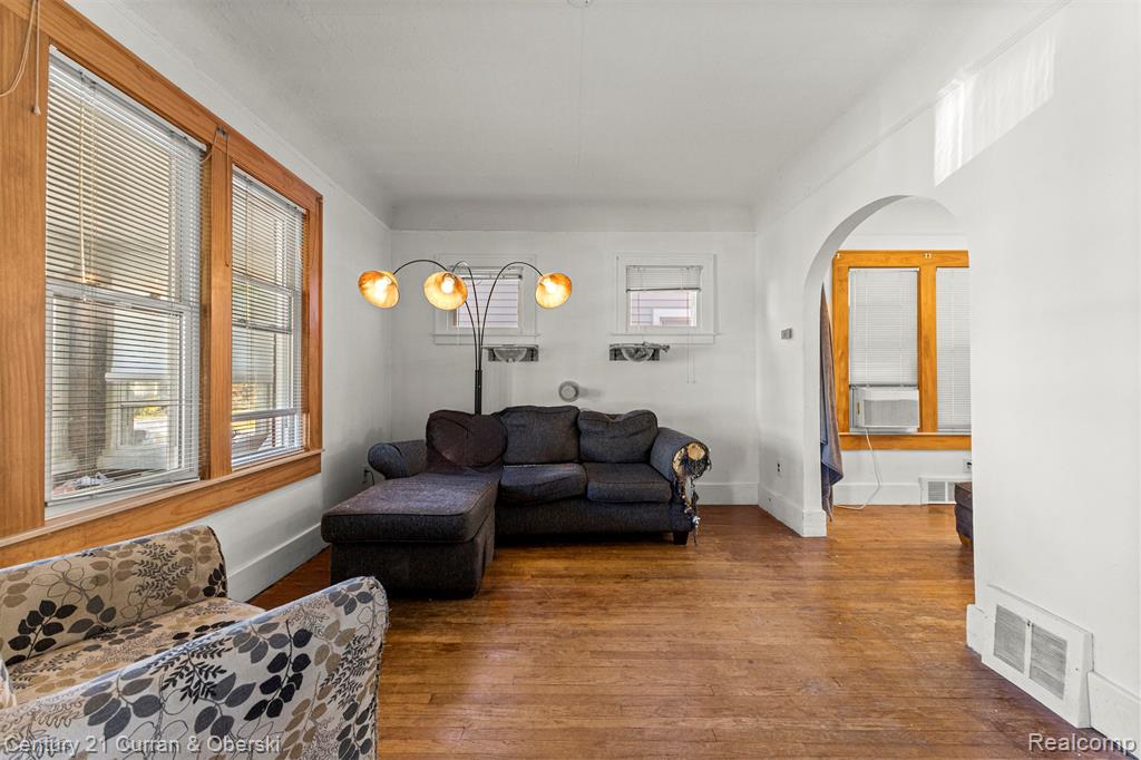 823 Saint John Street, Wyandotte, MI 48192 — Photo 5