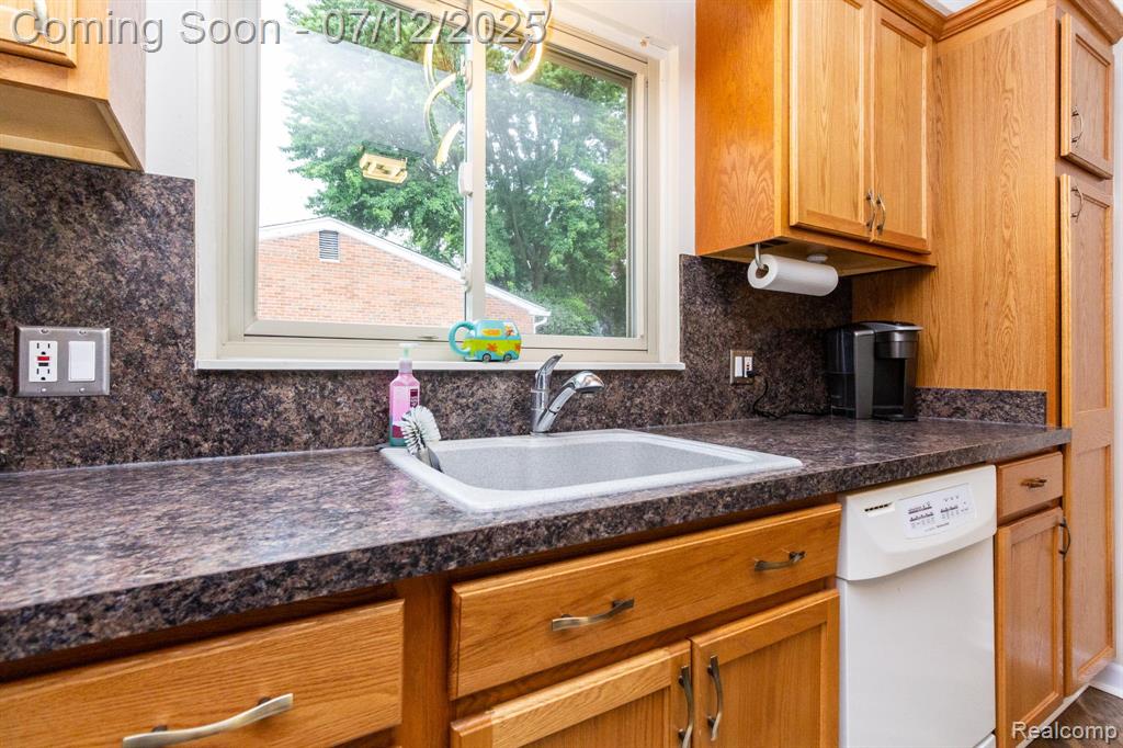 41864 Brentwood Drive, Plymouth, MI 48170 — Photo 12