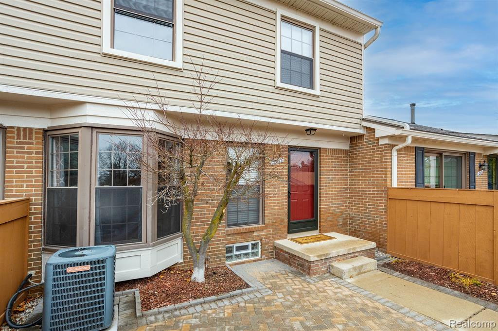 22213 PONDVIEW, 26, Novi, MI — Photo 22