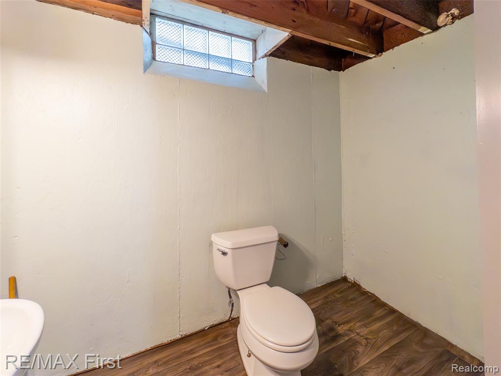 7257 State Park, Center Line, MI 48015 — Photo 30