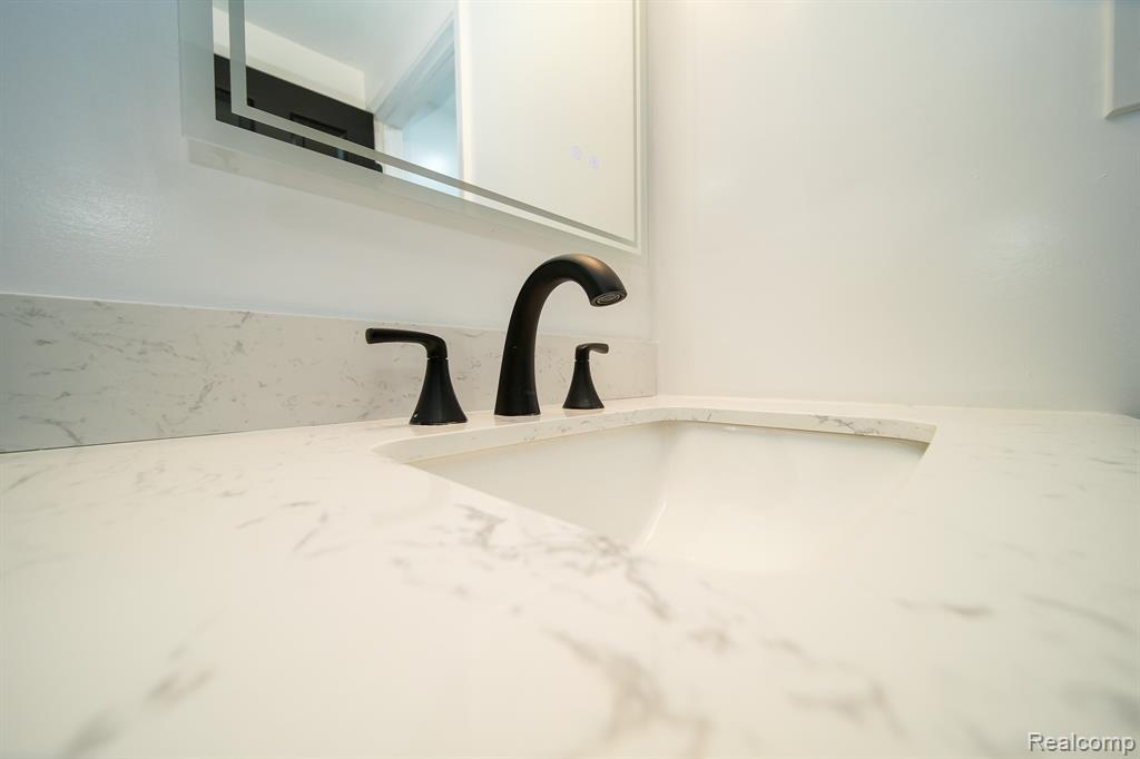 243 Newport Street, Detroit, MI 48215 — Photo 34