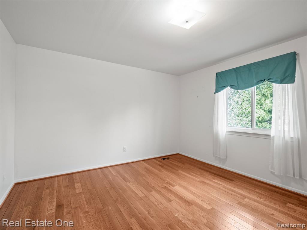 930 BRIDGE PARK Drive, Troy, MI 48098 — Photo 15