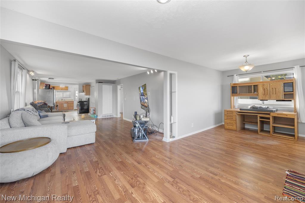 8665 Cooley Lake Road, Commerce Twp, MI 48382 — Photo 24