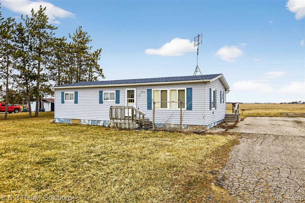 6946 Clifford Road, Marlette, MI 48453 — Photo 3