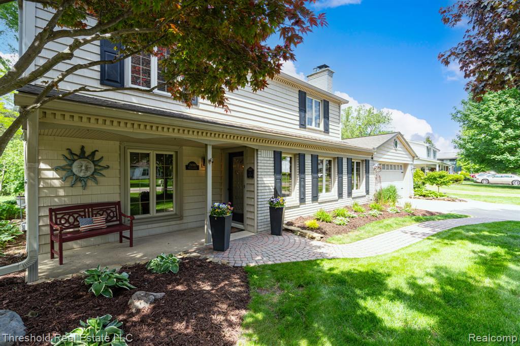 29090 Kendallwood Drive, Farmington, MI 48334 — front exterior