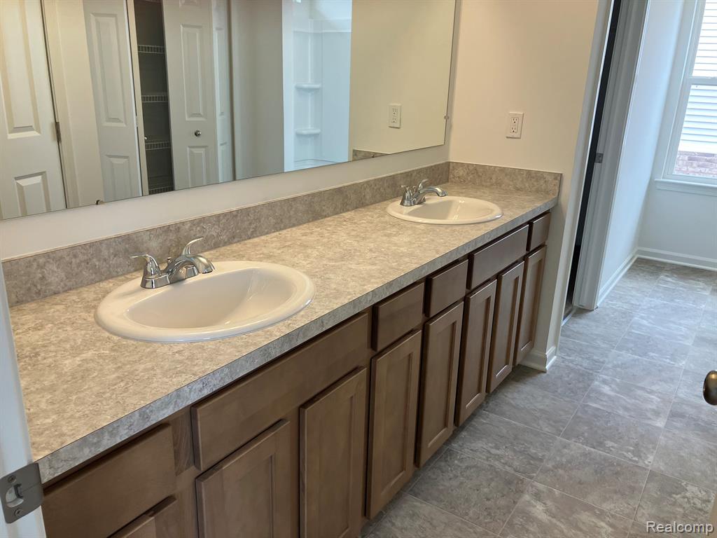 1942 MAGGIE Lane, Ypsilanti, MI 48198 — Photo 13