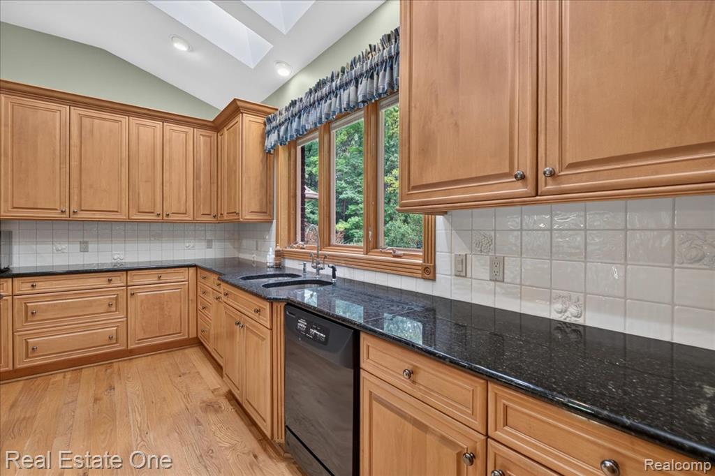 425 Courtney Road, Leonard, MI 48367 — Photo 18
