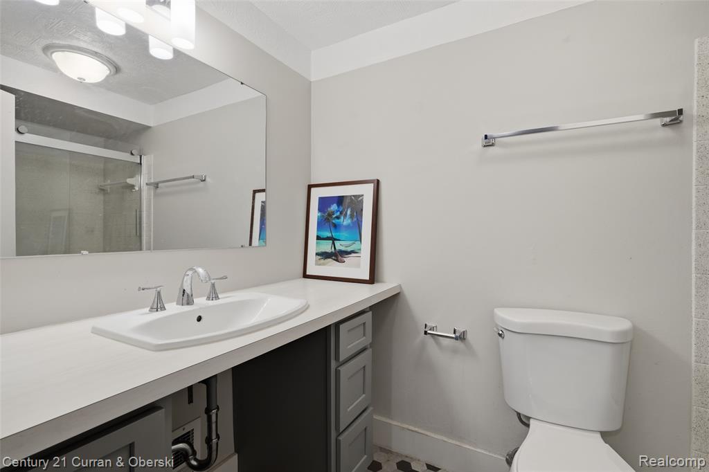 862 N Main Street, Milford, MI 48381 — Photo 14