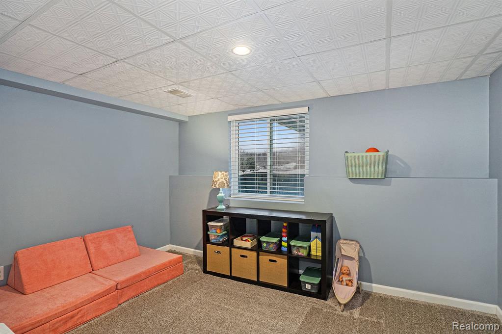 9447 APPLE Court, Fenton, MI 48430 — Photo 20