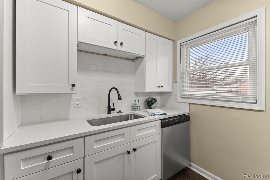 908 STEWART Avenue, Lincoln Park, MI 48146 — Photo 12