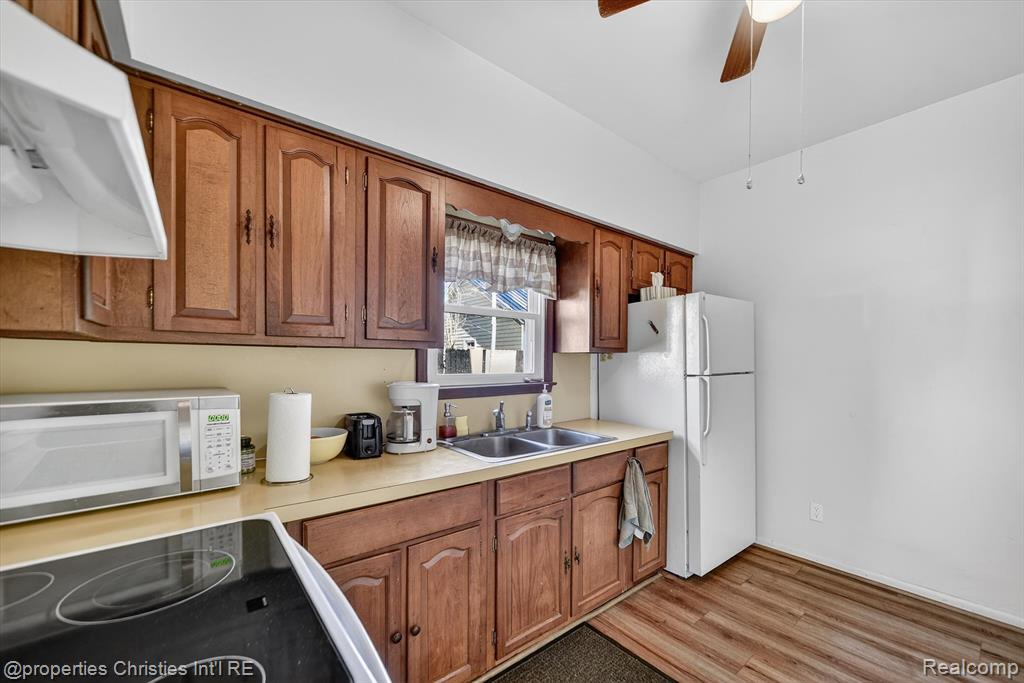 416 Lake Street, Howell, MI 48843 — Photo 9
