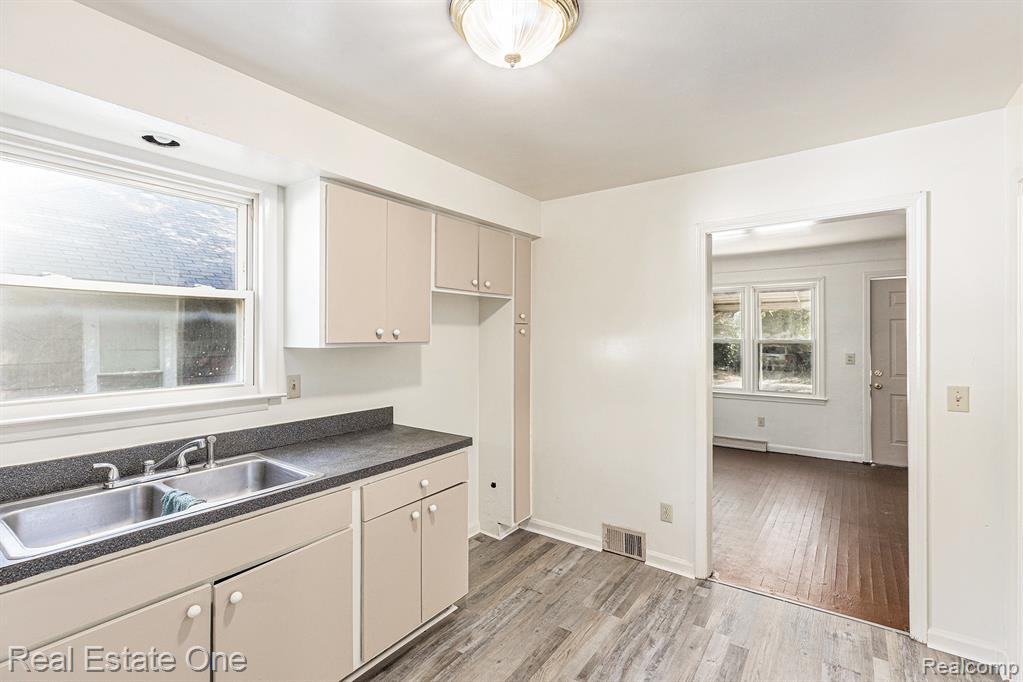 7251 Hudson Avenue, Warren, MI 48091 — Photo 5