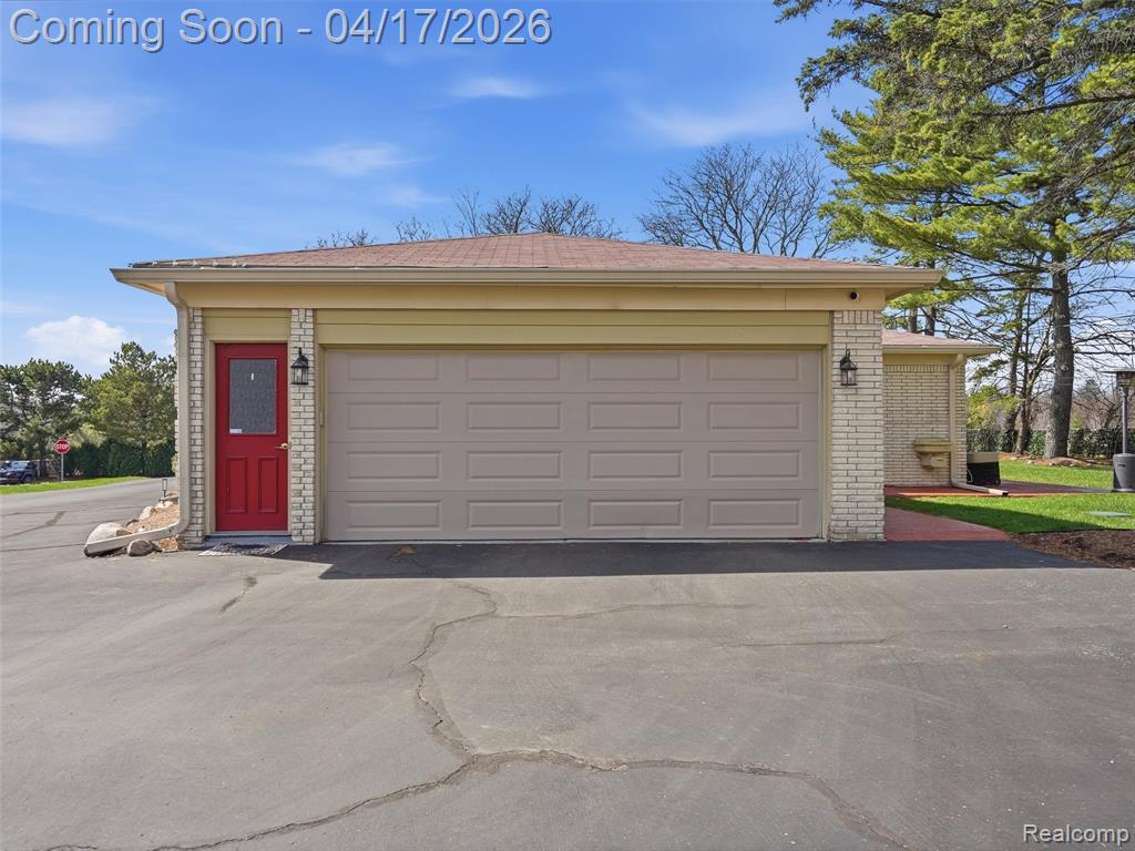 4886 Beacon Hill Drive, Bloomfield Hills, MI 48301 — Photo 79
