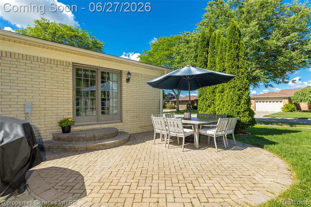 6805 Emerald Shores Drive, Troy, MI 48085 — Photo 40