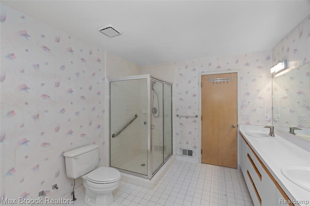 5199 Shenandoah Court, West Bloomfield, MI 48323 — Photo 24