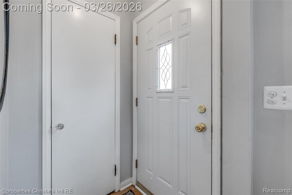 20631 Lochmoor Street, Harper Woods, MI 48225 — Photo 7