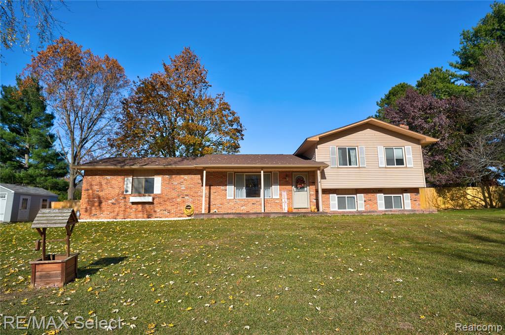 9367 Longmeadow Court, Fenton, MI 48430 — front exterior