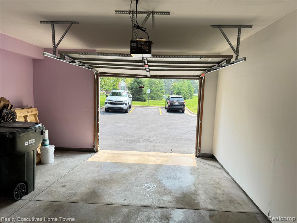 43940 Elm Drive, Sterling Heights, MI 48313 — Photo 23