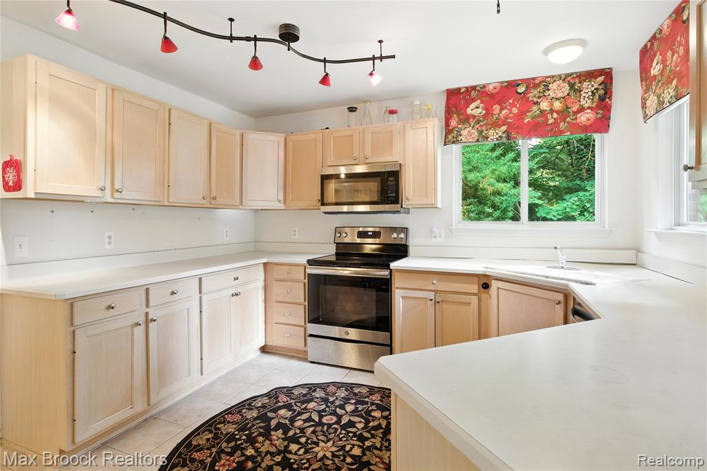 46859 Hendrie Court, Canton, MI 48187 — Photo 15