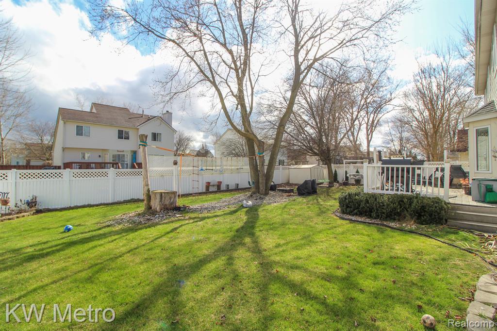 47037 REENE Drive, Belleville, MI 48111 — Photo 10