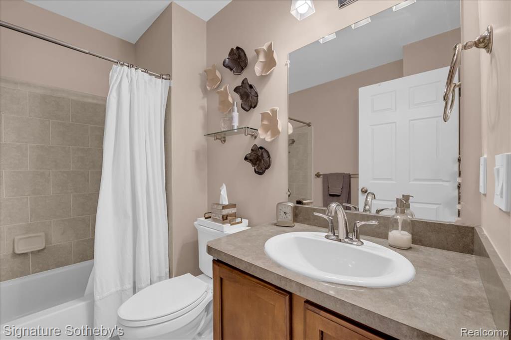 56624 Longhorn Drive, Shelby Twp, MI 48316 — Photo 16
