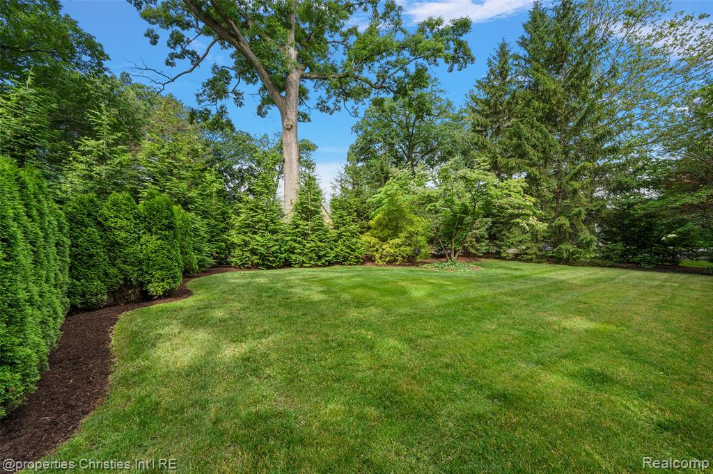 950 E Glengarry Circle, Bloomfield Hills, MI 48301 — Photo 59