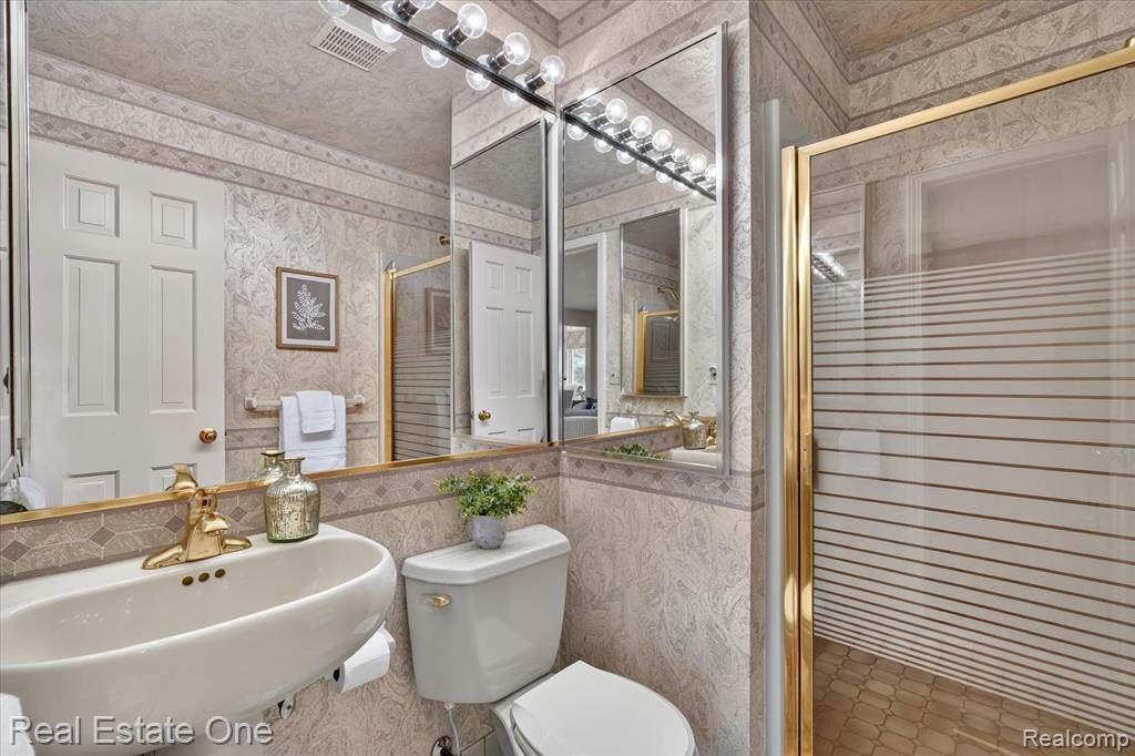 5161 Ledgewood Drive, Commerce Twp, MI 48382 — Photo 32