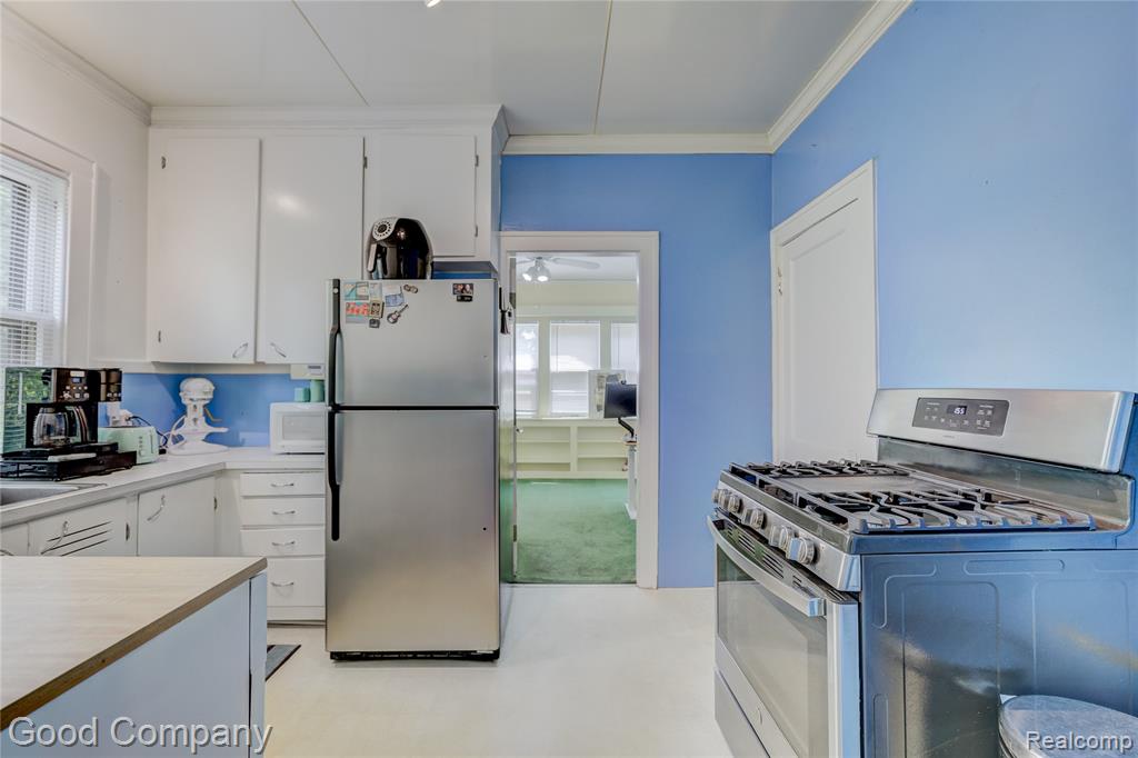 925 W Hazelhurst Street, Ferndale, MI 48220 — Photo 11
