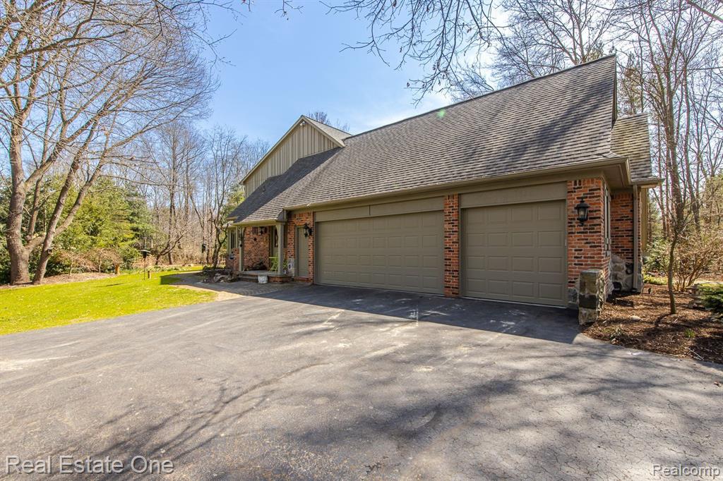 9316 LAKEBLUFF Drive, Clarkston, MI 48348 — Photo 69