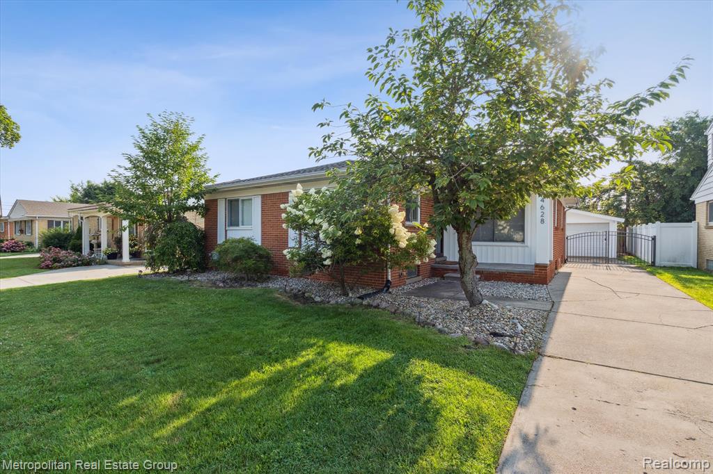 4628 Hillcrest Avenue, Royal Oak, MI 48073 — Photo 2