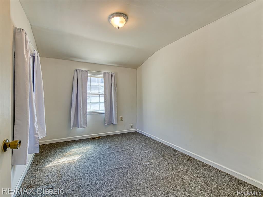 9156 Elizabeth Street, Whitmore Lake, MI 48189 — Photo 12