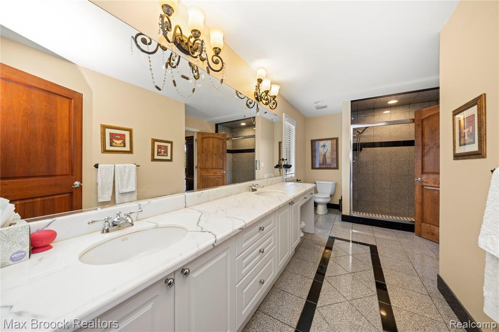 5679 Branford Drive, West Bloomfield, MI — Photo 42