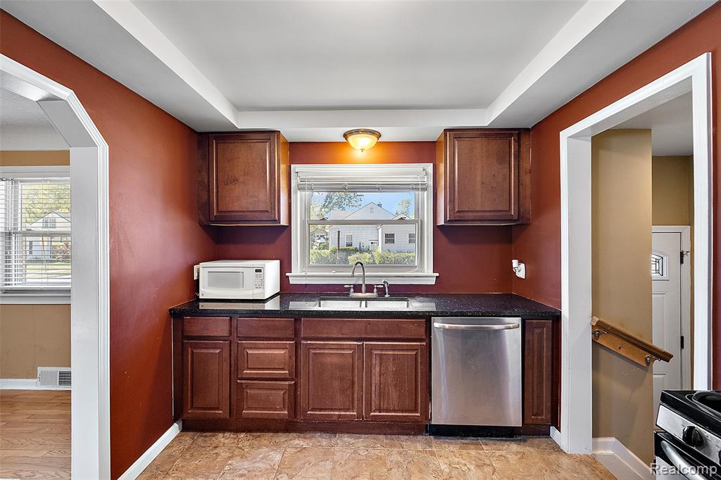 505 E Meyers Avenue, Hazel Park, MI 48030 — Photo 17