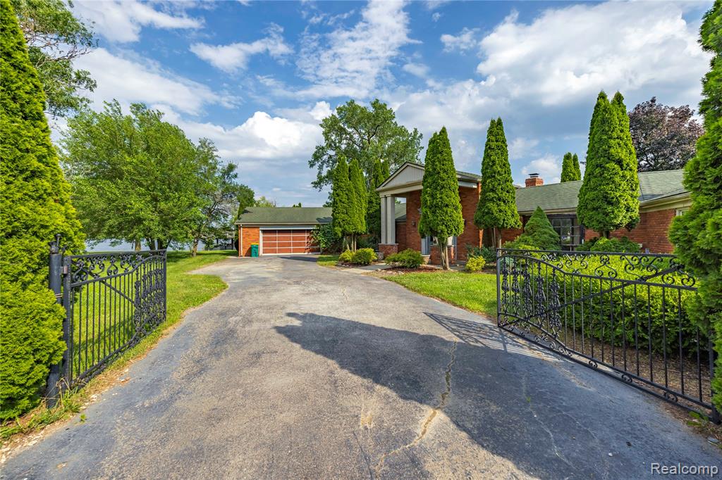 42195 Kouza Court, Belleville, MI 48111 — Photo 19